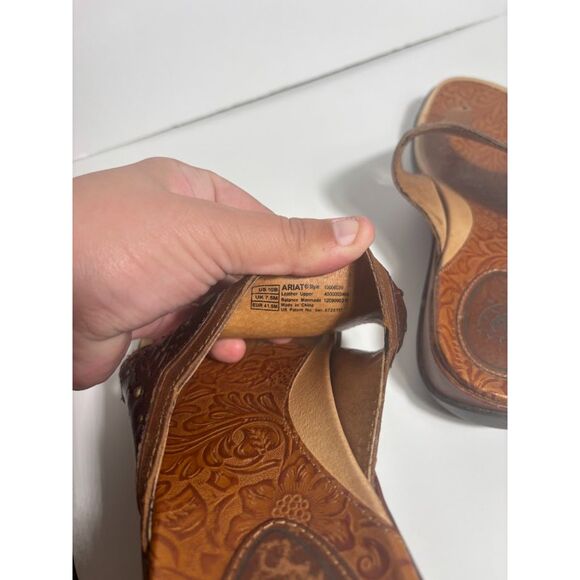 Ariat Leather Flip Flop Sandals Tooled size 10 Brown Tan boho western wedge heel - Picture 5 of 6